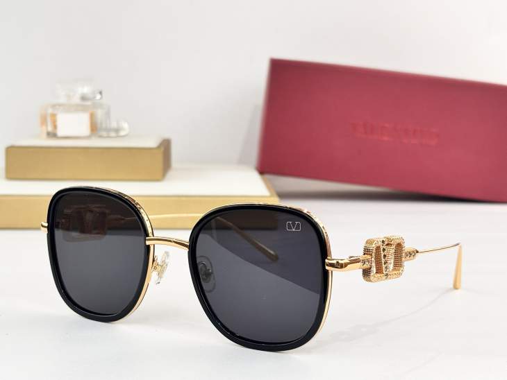 Picture of Valentino Sunglasses _SKUfw75760478fw